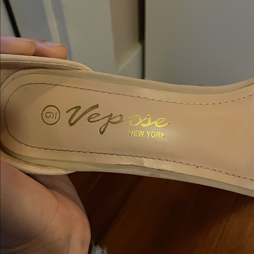 Vepose Cream Block Heel Sandals - Picture 3 of 3